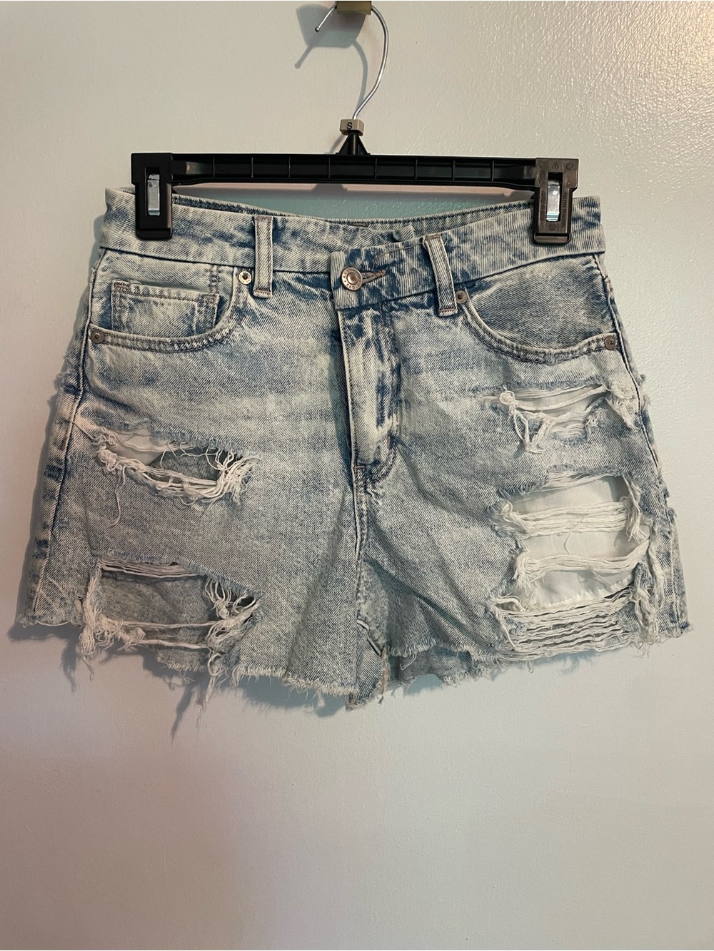 American Eagle Distressed Light Wash Denim Women's Shorts Strigid sz 2